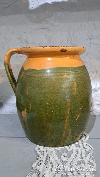 Nagyméretű zöld mázas köcsög, kerámia edény,  apróbb lepattogzásokkal