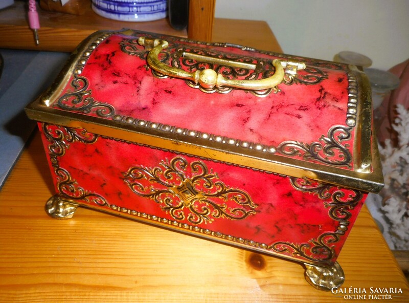 Antik fémdoboz persely (festett, dombornyomott)