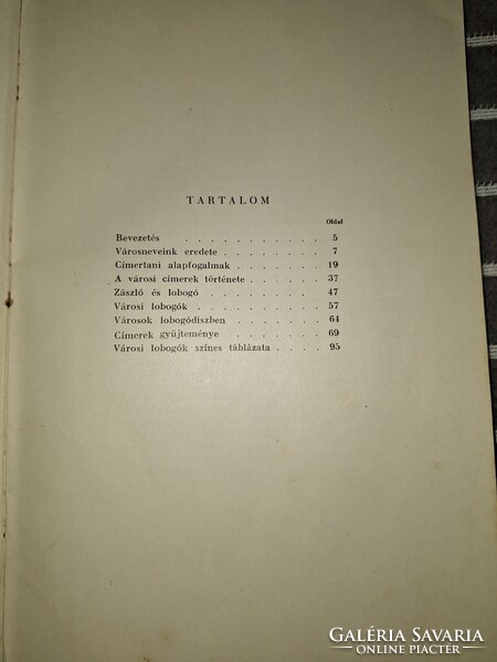Dr. Széll Sándor: Városaink neve, címere és lobogója. Történeti és heraldikai tanulmány (Bp.) 1941.