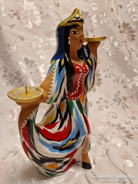Üzbegisztáni népviseletes szépség kerámia gyertyatartó 24 cm