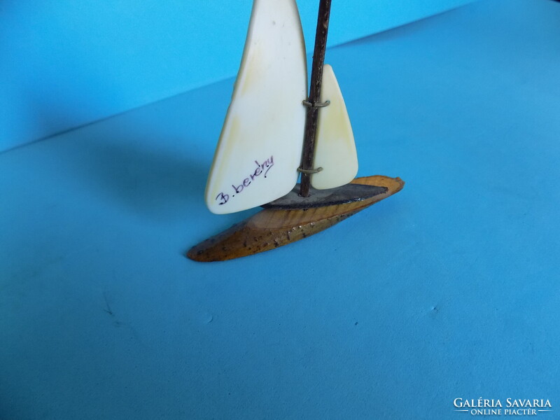 Balatonberény emlék vitorláshajó, retró Balatoni emlék hajó