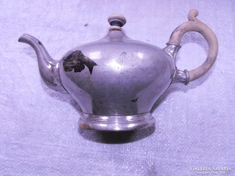 Kávé vagy tea kiöntő