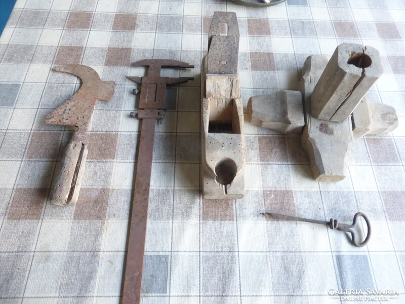 Népi régiségek lotban olcsón!