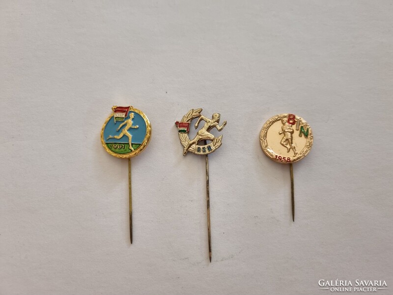 Budapesti Ifjúsági Napok futóverseny 1958, KISZ futóverseny 1961, DSK futóverseny jelvények