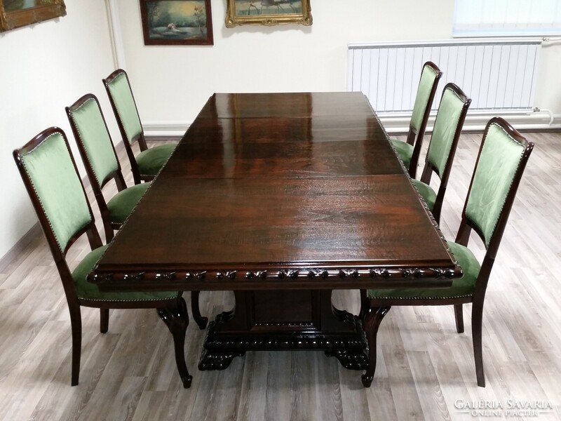 Felújított nagyméretű tálalószekrény asztallal székekkel