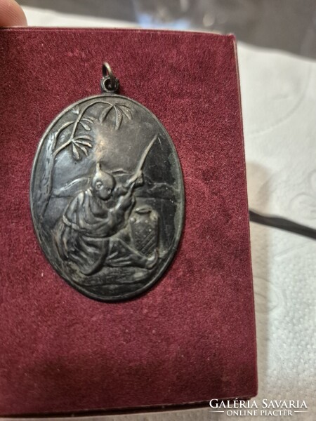 Keleti medalion medál