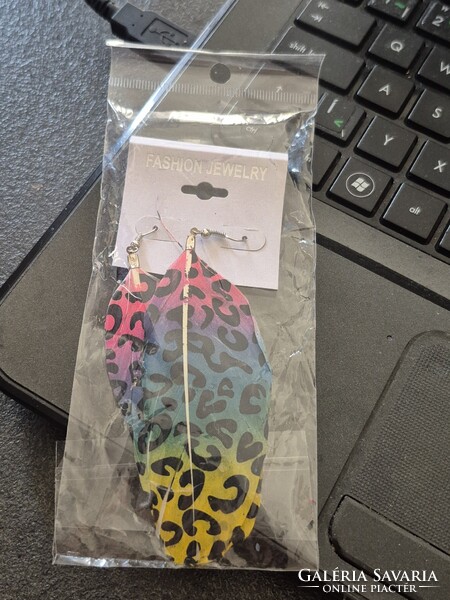 Toll fülbevaló? Vadi új