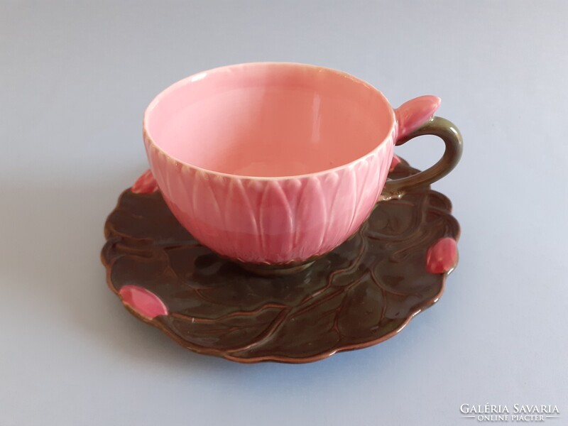 Zsolnay rózsaszín lótuszmintás teáscsésze aljjal, 1890 körül