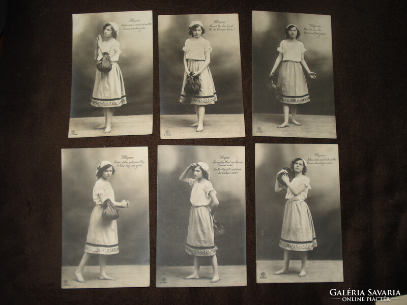 Mignon sorozat gyönyörű fiatal lány fotólapokon egy levelezésből