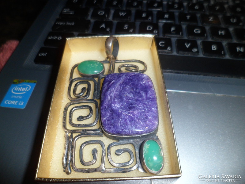 Ezüst medál / drágakő