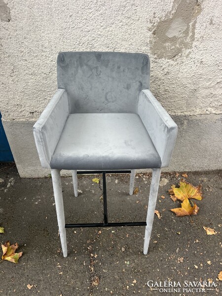 Design magas szék.