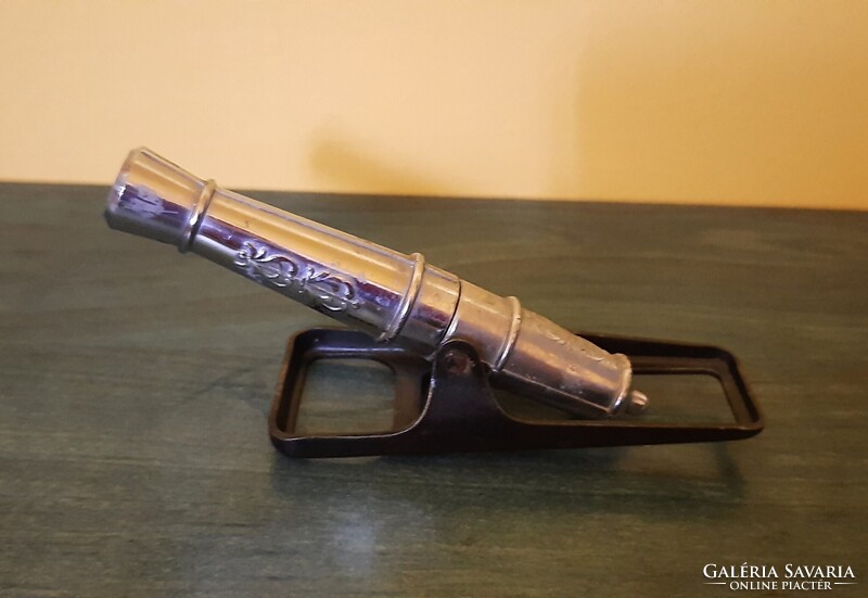 Régi ágyú formájú kombinált sörnyitó-dugóhúzó