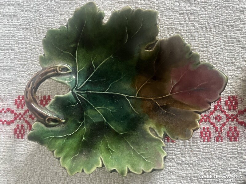 Gyönyörű majolika kínáló tál