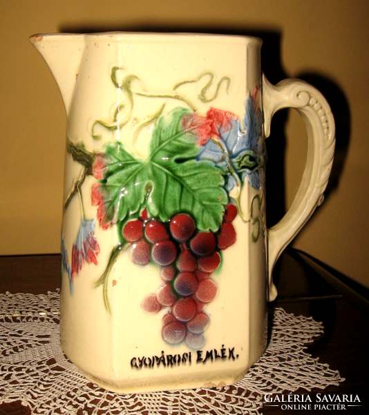 ANTIK KÖRMÖCBÁNYAI SZECESSZIÓS KANCSÓ SZŐLŐ MOTÍVUMMAL