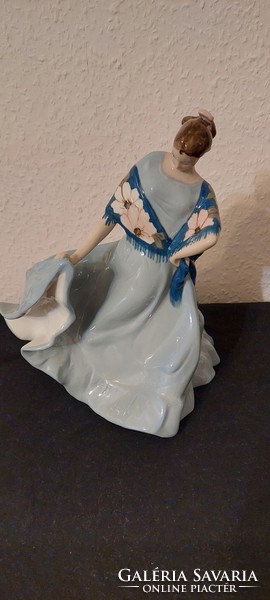 Royal dux- Ritka kendős táncos nő,nagy méretű szép,  porcelán figura eladó