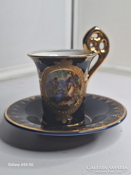 Altwien jelenetes csésze tányérjával arany kék és gyöngyház színben