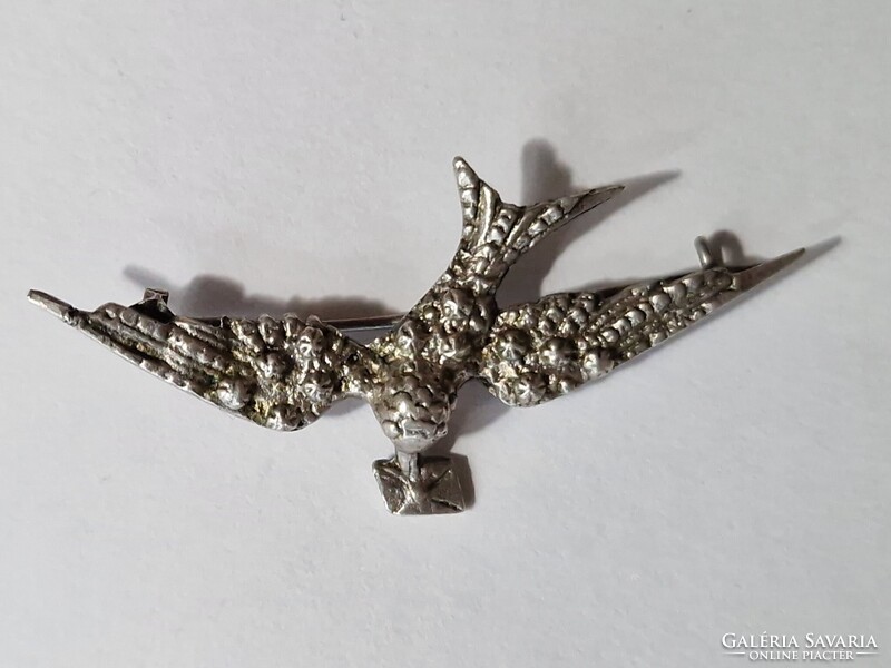 Madár boritékkal kitűző