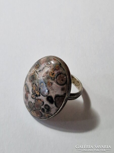 Gyűrű tarka berakással