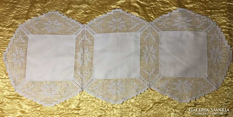 Szép horgolt kézimunka fehér pamut futó terítő