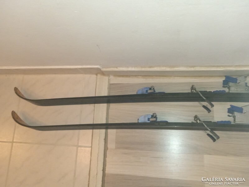 Blizzard Vollplast retro síléc, 140 cm-es Tyrolia kötéssel, sífékkel használt