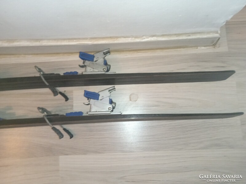 Blizzard Vollplast retro síléc, 140 cm-es Tyrolia kötéssel, sífékkel használt