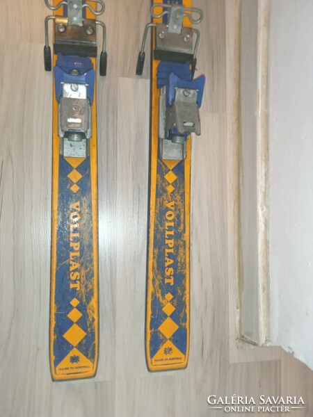 Blizzard Vollplast retro síléc, 140 cm-es Tyrolia kötéssel, sífékkel használt