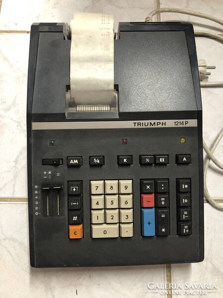 Régi, Retro Triumph pénztárgép, asztali elektromos számológép