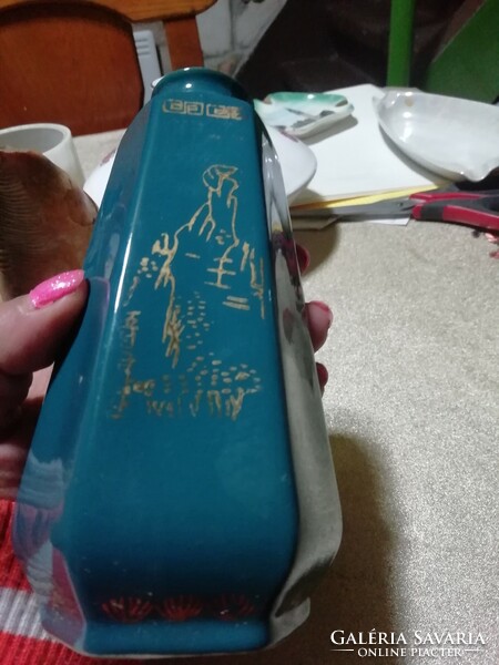 Régi porcelán váza jelzett a képeken látható állapotban 15 cm.Akció Aukció több száz termék vegye vi