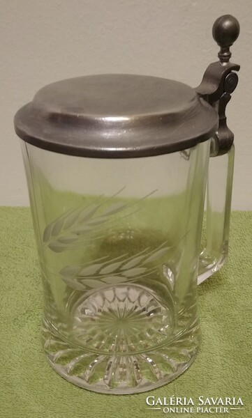 Sörös korsó, üveg, csuklós fedelű - maratott üveg - 0,5 literes - 9,5 x 14 cm.