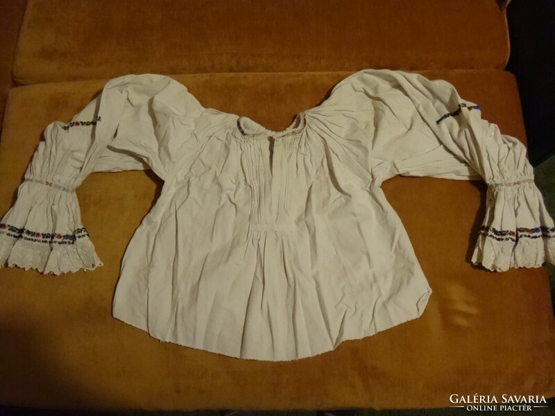 Lenyűgöző női gyöngyös hímzett lenvászon paraszting népviselet