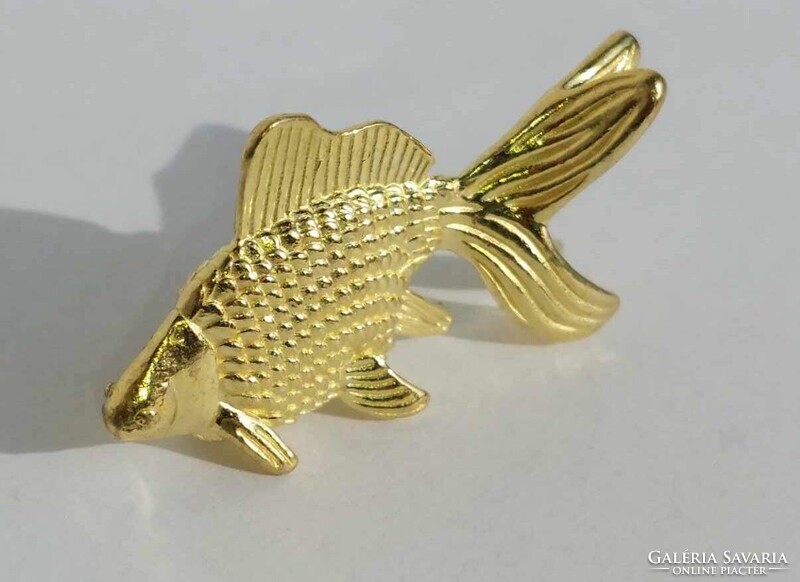 Öntött réz aranyhal figura, fényes arany szinben