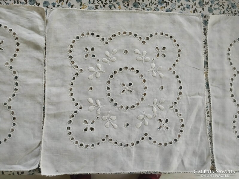 3 db egyforma batiszt zsebkendő