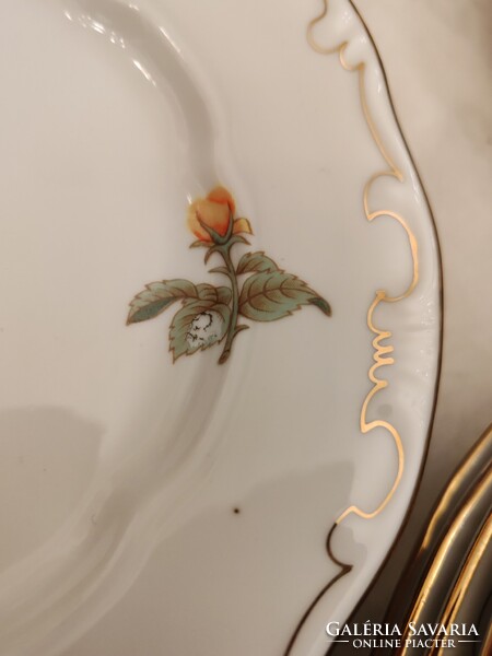 Zsolnay sárgarózsás 23 db-os étkészlet