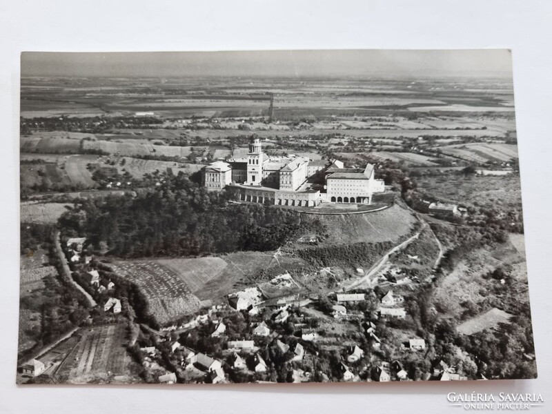 PANNONHALMA látképe fekete-fehér régi postatiszta képeslap bélyeggel