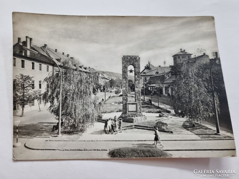 GYÖNGYÖS Lenin út fekete-fehér régi postatiszta képeslap