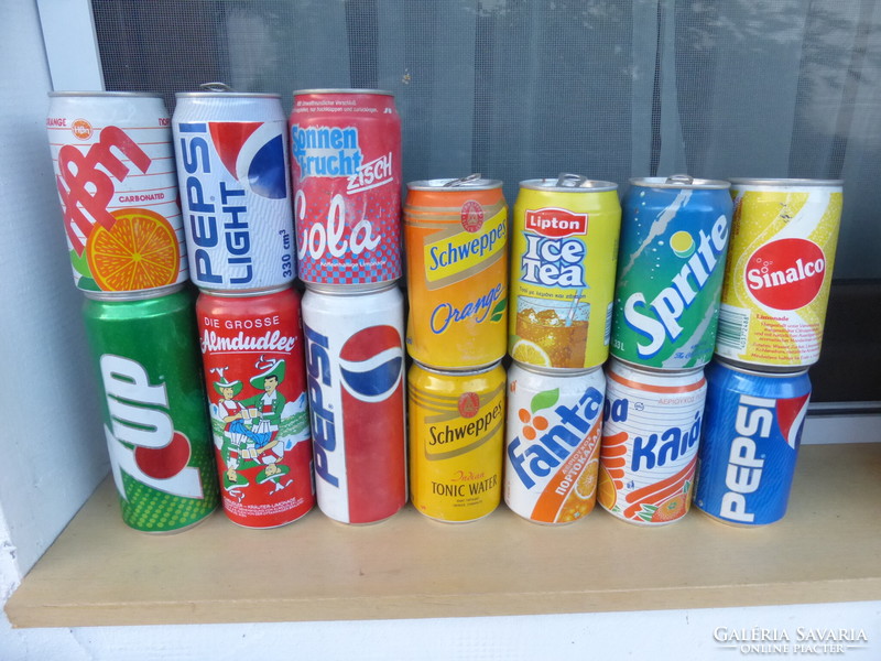 Retró üdítős dobozok gyűjtőknek