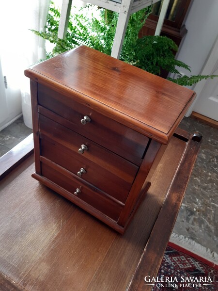 RÉGI KIS ASZTALI KOMÓD APRÓ DOLGOKHOZ, KB. 25x16x30 CM