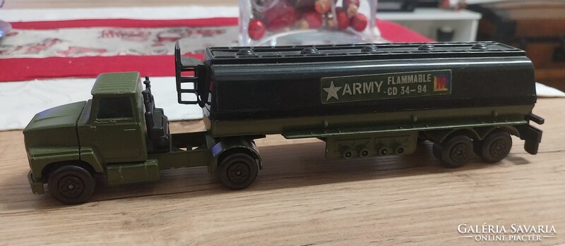 Matchbox Super Kings katonai tartálykocsi