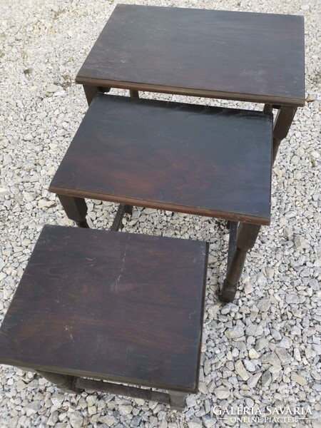 Különleges 3 részes asztalsor eladó.