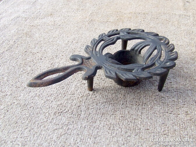 Régebbi öntvény gyertyatartó