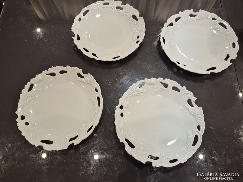 Négy darab áttört kínáló tál