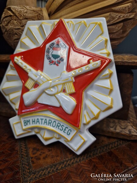 Hollóházi szovjet jelvény