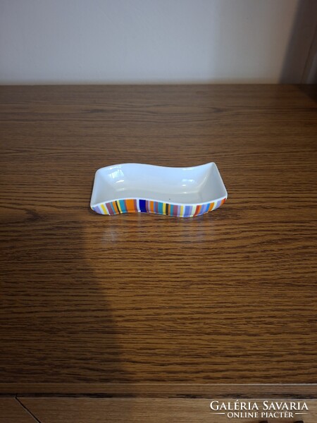 Porcelán csíkos kínáló. Hibátlan.