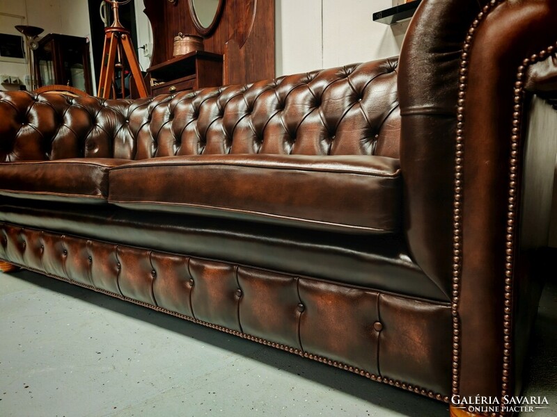 Eredeti angol bőr ülőgarnitúra 3,5 szem. chesterfield kanapé + 2 db. fotel újszerű állapotban