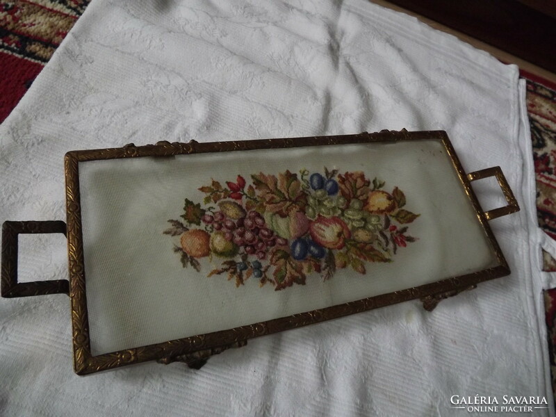 Antik tűgoblein betétes szépséges tálca dupla üveg között 34 cm füllel