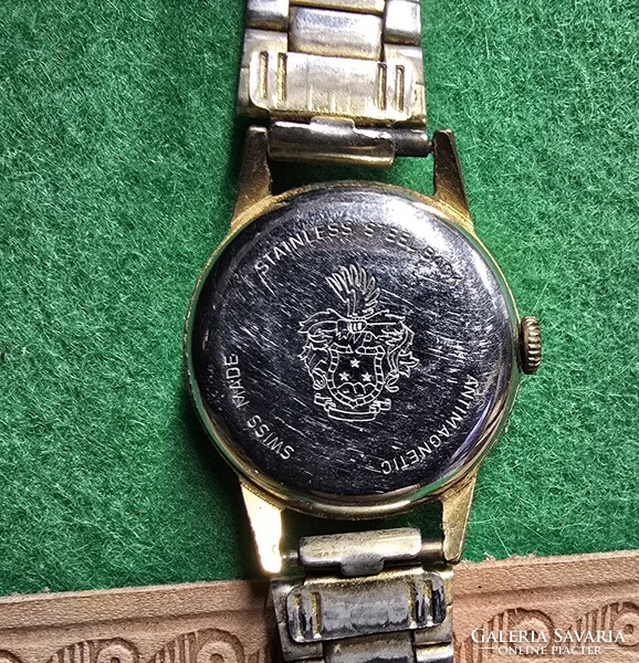 Női cornavin karóra