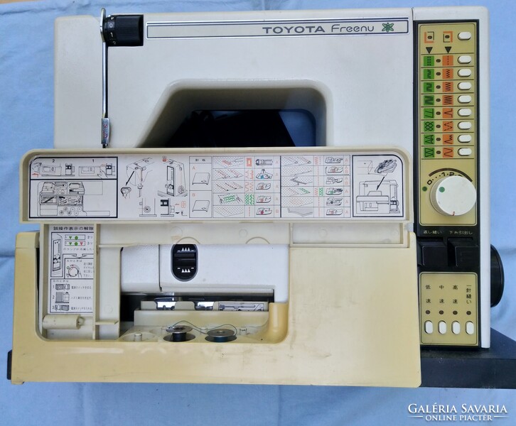 Toyota Freenu varrógép - eredeti japáni - 15 x 31 x 41 cm.