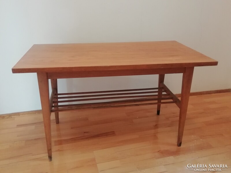 Retro kis asztal, dohányzó asztal
