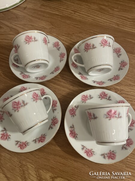 4 db.  porcelán kávés csésze kistányérral.