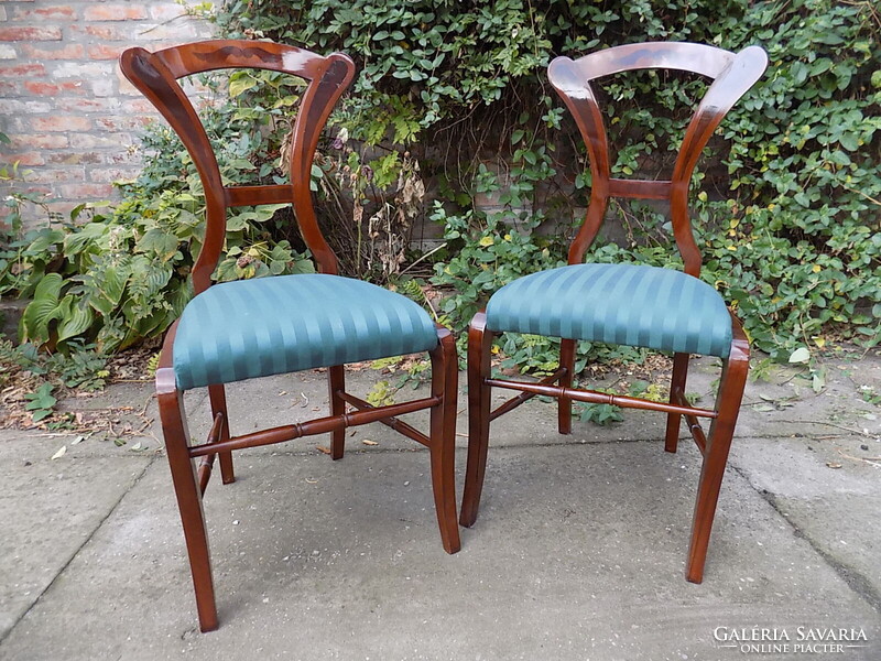 Bieder intarziás, kiemelhető ülőkés szék pár 1820-40-es évekből.